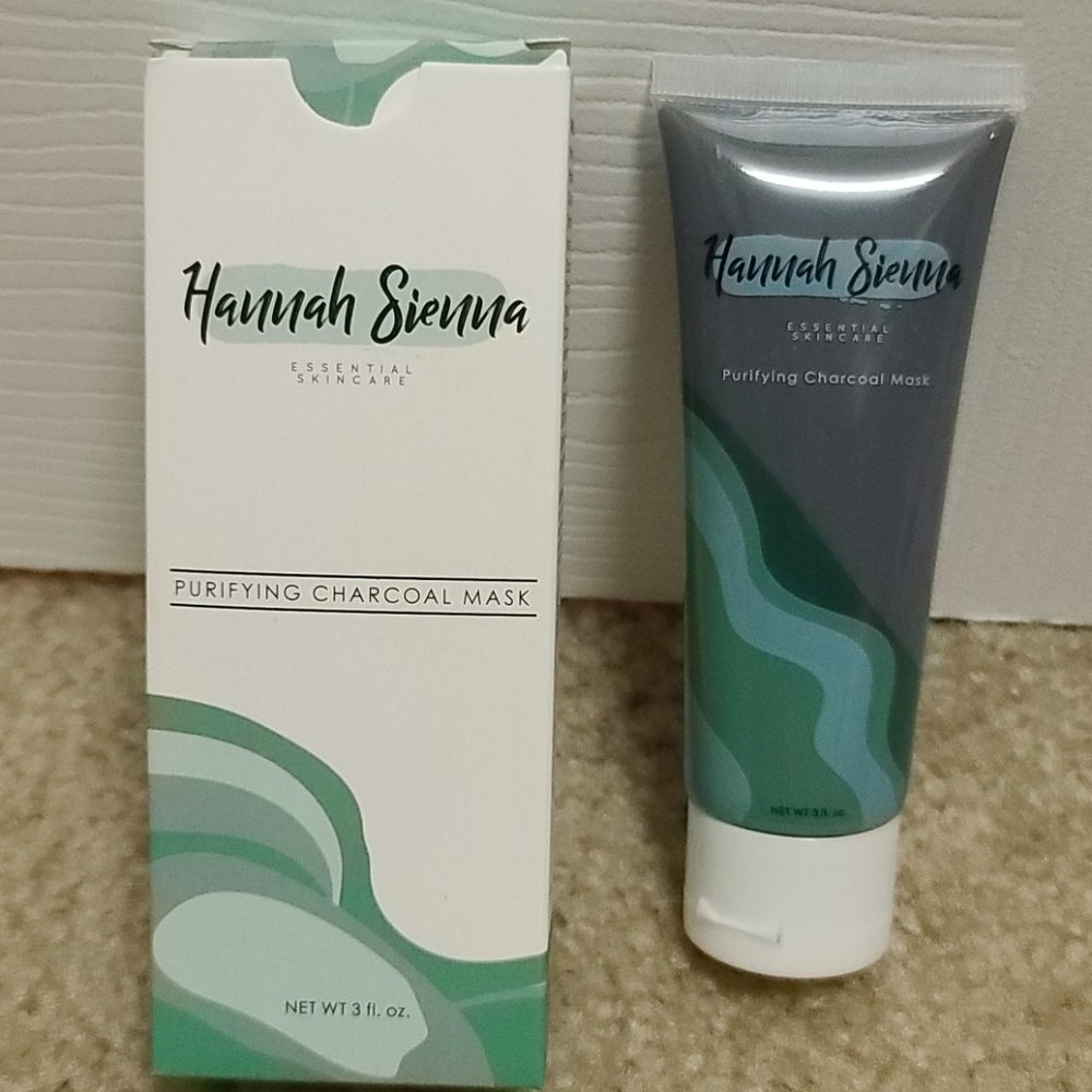 NWT Hannah Sienna Purifying Charcoal Mask